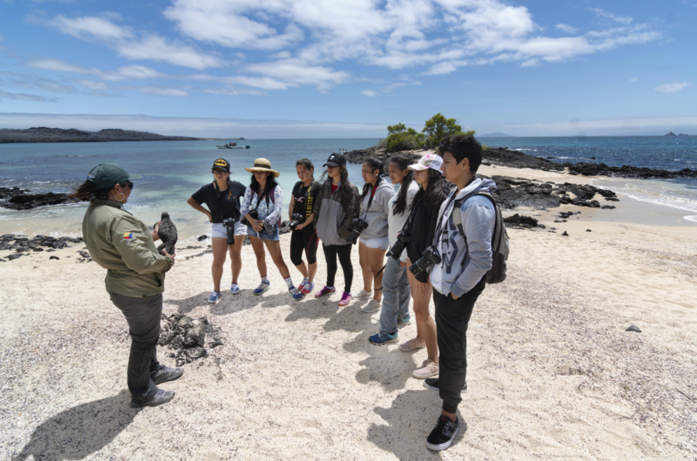 Figure 8. Field expedition to monitor marine iguanas at Cerro Dragón. Photo: Diego Bermeo