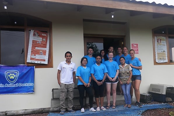 Figure 6. The team after the successful completion of the Parque Artesenal pilot project. Photo: Darwin Animal Doctors